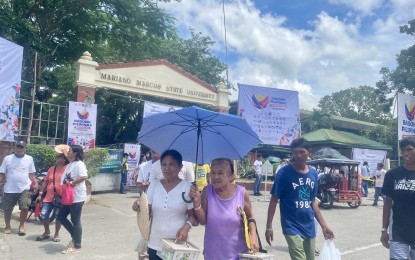 <p><strong>GOV’T FOR THE PEOPLE.</strong> Ilocos Norte residents take home wellness kits, food packs, tilapia fingerlings, and fruit tree seedlings from the Bagong Pilipinas Serbisyo Fair that was launched in Laoag City on Saturday (Sept. 23, 2023). The weekend caravan is also being held in Davao de Oro, Camarines Sur, and Leyte. <em>(PNA photo by Leilanie Adriano)</em></p>