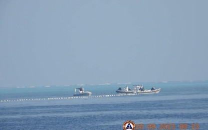 <p><strong>ILLEGAL.</strong> Floating barriers with an estimated length of 300 meters southeast of Bajo de Masinloc were discovered by the Philippine Coast Guard and Bureau of Fisheries and Aquatic Resources personnel onboard BRP Datu Bankaw during a routine maritime patrol on Sept. 22, 2023. Filipino fisherfolk reported that Chinese vessels usually install floating barriers whenever they see local boats in the area. <em>(Photo courtesy of PCG)</em></p>