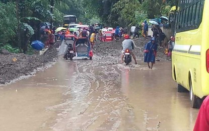 <p><strong>MUDSLIDE.</strong> A mudslide happened in Barangay Igbarawan, Patnongon, on Monday (Sept. 25, 2023). Antique Governor Rhodora J. Cadiao said heavy rains threaten the safety of residents living in flood and landslide-prone areas. (<em>PNA photo courtesy of DPWH Antique)</em></p>