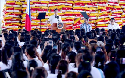 <p><strong>RICE DISTRIBUTION.</strong> President Ferdinand R. Marcos Jr. leads the distribution of confiscated rice to beneficiaries of the Pantawid Pamilyang Pilipino Program in the City of General Trias, Cavite on Sept. 22, 2023. The House of Representatives on Wednesday (Sept. 26, 2023) approved Marcos' priority measure which defines the crimes of agricultural economic sabotage, and imposes a maximum penalty of life imprisonment for offenders. <em>(PNA photo by Joey O. Razon)</em></p>