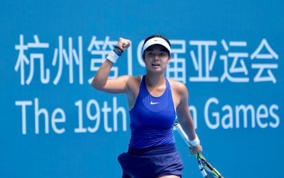 <p><strong>HUGE COMEBACK.</strong> Filipina tennis star Alex Eala celebrates after scoring against Japanese Kyoka Okamura in the 19th Asian Games at the Olympic Tennis Centre in Hangzhou, China on Wednesday (Sept. 27, 2023). Eala pulled off one of the biggest comeback wins in tennis history of the Games with a 0-6, 7-5, 6-0 win that assured Team PH another bronze medal. <em>(PSC-POC Media Group)</em></p>