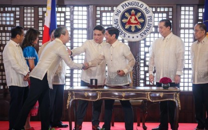 <p><strong>SIGNED INTO LAW</strong>. Senate Majority Leader Joel Villanueva (left) shakes hands with President Ferdinand R. Marcos Jr. (center) during the signing into law of Republic Act 11962 or the “Trabaho Para sa Bayan Act” held at the Kalayaan Hall of the Malacañan Palace on Wednesday (Sept. 27, 2023). The law, which Villanueva principally authored and sponsored, aims to address unemployment, underemployment and other challenges in the labor market. <em>(Photo courtesy of the Office of Senate Majority Leader Joel Villanueva) </em></p>