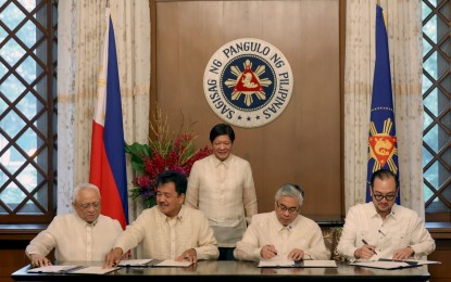 <p><strong>UPSKILLING PROGRAM.</strong> President Ferdinand Marcos Jr. (standing) witnesses the ceremonial signing of the Memorandum of Understanding (MOU) between the Department of Health (DOH) and the Commission on Higher Education (CHED) for the implementation of the Clinical Care Associates Upskilling Program in a ceremony held at the Presidential Hall of the Malacañan Palace in Manila on Thursday (Sept. 28, 2023). The MOU was signed by DOH Secretary Teodoro Herbosa (2nd from right) and CHED chairperson Prospero de Vera III (2nd from left). <em>(Photo courtesy of Presidential Photojournalists Association)</em></p>