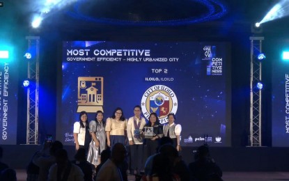 <p><strong>COMPETITIVE</strong>. Iloilo City received the award as second rank in government efficiency for highly urbanized cities (HUCs) during the Philippine Creative Cities and Municipalities Competitiveness Congress spearheaded by the Department of Trade and Industry- Competitiveness Bureau (DTI-CB) held at The Manila Hotel on Thursday (Sept. 28, 2023). Local Economic Development and Investment Promotion (LEDIP) office head Velma Lao said Iloilo City is fourth among HUCs but ranked first outside of the National Capital Region<em>. (PNA photo from Jerry Treñas FB page)</em></p>