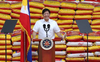 <p><strong>RICE AID.</strong> President Ferdinand R. Marcos Jr. delivers a speech during a rice distribution activity in Siargao Island, Surigao del Norte on Friday (Sept. 29, 2023). A total of 2,265 Pantawid Pamilyang Pilipino Program beneficiaries from Siargao Island and 1,000 from Dinagat Islands received the sacks of rice, part of the seizure of the Bureau of Customs during a warehouse raid in Zamboanga City early this month.<em> (PNA photo by Joey Razon)</em></p>