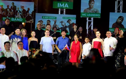 <p><strong>TRIBUTE TO FILIPINO TEACHERS.</strong> "Konsyerto sa Palasyo" (Concert at the Palace) performers flank Vice President and Education Secretary Sara Z. Duterte, President Ferdinand R. Marcos Jr. and First Lady Liza Araneta-Marcos (5th to 7th from left) at the end of the special Teachers’ Month concert at the Mabini grounds of Malacañang in Manila on Oct. 1, 2023. Marcos on Thursday (Oct. 5, 2023) assured the country’s teachers of his administration’s continued support for them, as he acknowledged their sacrifices for the Filipino youth. <em>(PNA photo by Joan Bondoc)</em></p>