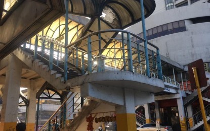 <p><strong>FOR DEMOLITION.</strong> The skywalk on Fuente Osmeña Rotunda in the uptown area of Cebu City. The Office of the Building Official will decide the fate of this structure, along with other skywalks on Osmeña Blvd. as the Department of Transportation recommended their demolition, to pave the way for the construction of the BRT terminals. <em>(Photo courtesy of Lucky Malicay)</em></p>