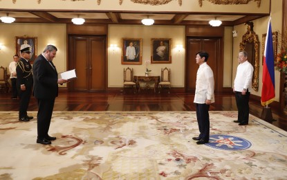 <p><strong>PH-GUATEMALA TIES.</strong> President Ferdinand R. Marcos Jr. accepts the credentials of Guatemala Non-Resident Ambassador Manuel Estuardo Roldán Barillas in a ceremony at Malacañan Palace in Manila on Tuesday (Oct. 3, 2023). The Philippines and Guatemala have expressed intent to strengthen their cooperation in agriculture, climate action, and people-to-people relations. <em>(PNA photo by Alfred Frias)</em></p>