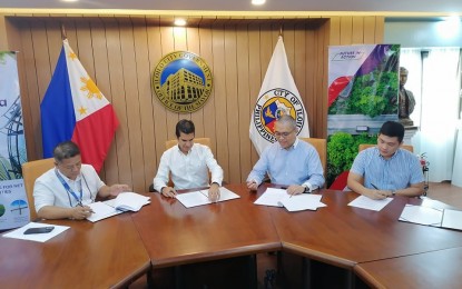 <p><strong>PARTNERSHIP</strong>. A ceremonial signing for a waste diversion program represented by (left to right) City Environment and Natural Resources Office (CENRO) head Engr. Neil Ravena and Cemex president and chief executive officer Luis Franco Carillo and witnessed by Cemex director for sustainability and public affairs lawyer Christer Gaudiano and Councilor Miguel Treñas was held at the Iloilo City Hall on Tuesday (Oct. 3, 2023). Cemex will use the city’s low-density plastic waste as co-processing material for its cement manufacturing.<em> (Photo from Mayor Jerry P. Treñas FB page)</em></p>