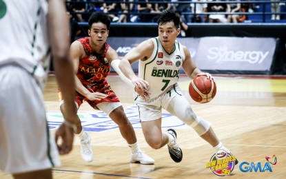 <p><strong>NCAA ACTION.</strong> Mapua University's Ryle Rosillo (No. 29) guards College of Saint Benilde's Robi Nayve (No. 7) during the National Collegiate Athletic Association (NCAA) Season 99 men's basketball at the Filoil EcoOil Centre in San Juan City on Wednesday (Oct. 4, 2023). The Cardinals won, 75-71. <em>(NCAA photo)</em></p>