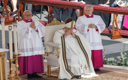 <p><strong>SUMMIT.</strong> Pope Francis opens a major summit in St. Peter's Square on Wednesday (Oct. 4, 2023).  At the Mass he presided, the Pope told the clergy to keep "political calculations" out of the proceedings.  <em>(ANSA)</em></p>