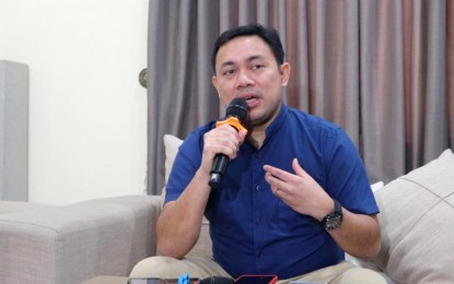 <p><strong>SAMAL-DAVAO BRIDGE.</strong> Former Secretary of the Department of Public Works and Highways (DPWH) and now-Senator Mark Villar expresses optimism that the Samal Island–Davao City Connector (SIDC) project will push through. In an interview Thursday (Oct. 5, 2023), the senator pointed out that the project is still undergoing preparatory works, such as a feasibility study. <em>(PNA photo by Robinson Niñal Jr.)</em></p>
