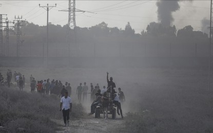 <p><strong>CONFLICT.</strong>  Palestinian groups and Israeli forces clash in Gaza.  Hundreds of Israelis and Palestinians have died in the conflict.  <em>(Anadolu)</em></p>