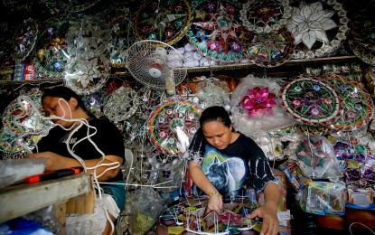<p><strong>STAR OF THE SHOW</strong>. Parol (Christmas lantern) makers in Las Piñas City are swamped with orders and repair works as early as the middle of the year. Experts warn households to be careful in their electrical installations to avoid fire incidents. <em>(PNA photo by Joan Bondoc)</em></p>