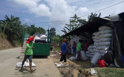 <p><strong>PALAY BUYING</strong>. The National Food Authority picks up the procured palay from rice farmers in Candoni town in southern Negros Occidental over the weekend. Farmers can now sell unhusked rice at a higher buying price of PHP23 per kilogram being offered by the government for clean and dry palay at 14 percent moisture content. <em>(Photo courtesy of NFA-Negros Occidental)</em></p>