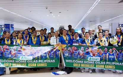 <p><strong>HOME ARE THE CHAMPS.</strong> The Philippine men's basketball team, one of four gold medalists in the 19th Asian Games, arrives at Ninoy Aquino International Airport Terminal 1 in Pasay City on Sunday (Oct. 8, 2023). Led by coach Tim Cone (center), the squad known as Gilas Pilipinas ended the country's 61-year gold-medal drought.<em> (Courtesy of MIAA Media Affairs)</em></p>
