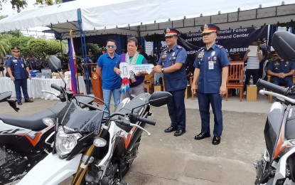 <p><strong>DONATION</strong>. The Negros Oriental Police Provincial Office receive five brand-new motorcycles from the provincial government on Wednesday (Oct. 11, 2023). In photo are (R-L) Brig. Gen. Anthony Aberin, Central Visayas police regional director; Col. Ronan Claravalla, acting Negros Oriental police director; Rep. Manuel Sagarbarria of the 2nd district; and provincial administrator lawyer Fran Tolcidas. <em>(PNA photo by Mary Judaline Flores Partlow)</em></p>