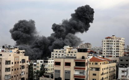 <p><strong>AT WAR.</strong> Billows of smoke rise through the air as Israel strikes Gaza City on the third day of its Operation Swords of Iron. The Philippine government confirmed Friday (Oct. 13, 2023) that another Filipino, a caregiver, was killed in the war between Israeli forces and the Hamas group.<em> (Photo by Majdi Fathi/Tazpit Press Service)</em></p>