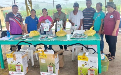 <p><strong>LIVELIHOOD ASSISTANCE.</strong> The Department of Labor and Employment in Negros Oriental distribute on Wednesday (Oct. 11, 2023) livelihood assistance to parents of child laborers in Barangay Alangilanan, Manjuyod. The agency said some PHP 5 million has been set aside for this particular sector with over 200 profiled beneficiaries. <em>(Photo courtesy of DOLE-Negros Oriental)</em></p>