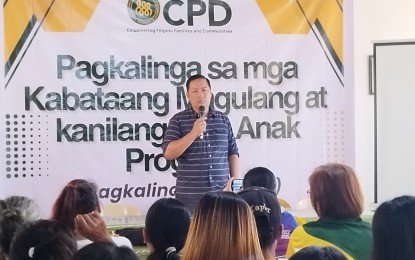 <p><strong>YOUTH SUPPORT</strong>. The Commission on Population and Development-Ilocos Region launches its Pagkalinga (Pagkalinga sa mga Kabataang Magulang at Kanilang mga Anak) program in Malasiqui, Pangasinan on Friday (Oct. 13, 2023). Mayor Noel Anthony Geslani thanks the agency for choosing their town as the pilot area for the program that aims to support and guide teenage parents. <em>(PNA photo by Hilda Austria)</em></p>