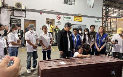 <p><strong>BACK HOME TO REST.</strong> The casket containing the remains of slain overseas Filipino worker Marjorette Garcia arrives at the Ninoy Aquino International Airport from Saudi Arabia on Friday (Oct. 13, 2023). Garcia was brought home through the efforts of the Philippine Embassy in Saudi Arabia, the Department of Migrant Workers, and the Overseas Workers Welfare Administration. <em>(Photo courtesy of OWWA)</em></p>
