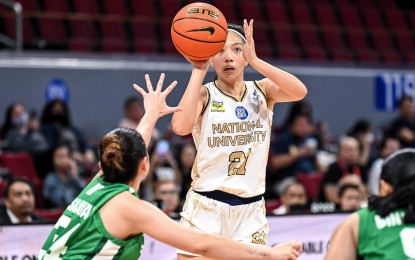 <p><strong>HOT SHOT.</strong> Camille Clarin of National University goes for a shot against a De La Salle University defender in the University Athletic Association of the Philippines Season 86 women's basketball at Mall of Asia Arena in Pasay City on Sunday (Oct. 15, 2023). The seven-time champion Lady Bulldogs prevailed, 91-53. <em>(UAAP photo)</em></p>