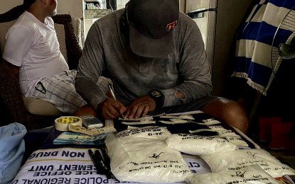 <p><strong>DRUG HAUL.</strong> Operatives of Bacolod City Police Office Drug Enforcement Unit seize 3.02 kilos of shabu worth PHP20.53 million from suspect Jummel Camento, 38, in a buy-bust at Purok Neptune, Barangay Singcang-Airport Tuesday afternoon (Oct. 17, 2023). The illegal drug supply is believed to be for distribution during the highlights of the 2023 MassKara Festival this weekend. (<em>Photo courtesy of Bacolod City Police Office</em>)</p>