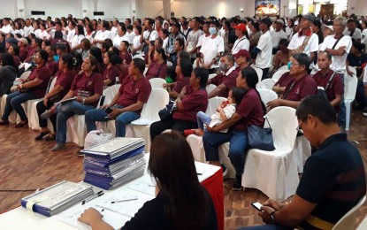 <p><strong>TRAINED FARMERS.</strong> Over a thousand farmers completed their 16-week School-on-the-Air studies facilitated by the Agricultural Training Institute of the Department of Agriculture in Butuan City on Tuesday (Oct. 17, 2023). The farmers will then serve as information multipliers who will help spread new technologies in rice and coconut production. <em>(Photo courtesy of DA-13)</em></p>