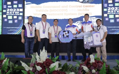 <p><strong>HIGH TECHNOLOGY</strong>. The Department of Science and Technology-Central Luzon, headed by Regional Director Julius Caesar Sicat (left), turns over the symbolic key to a Mobile Command and Control Center Vehicle to the province of Bulacan during the Regional Science, Technology and Innovation Week in Botolan, Zambales on Friday (Oct. 20, 2023). The provinces of Tarlac and Aurora and the Office of Civil Defense in the region also received a unit each of the high technology vehicle. <em>(Photo courtesy of DOST-3)</em></p>