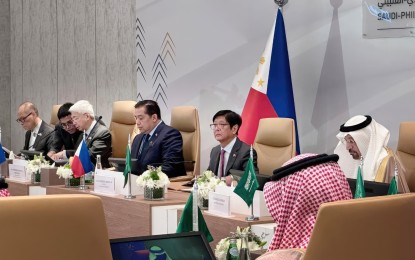 <p><strong>INVESTMENT OPPORTUNITIES</strong>. President Ferdinand R. Marcos Jr., with Speaker Martin Romualdez, Trade and Industry Secretary Alfredo Pascual and Finance Secretary Benjamin Diokno, faces Saudi business leaders during a round table meeting on the sidelines of the 2023 Association of Southeast Asian Nations-Gulf Cooperation Council Summit (Asean-GCC) Thursday afternoon, Oct. 19, 2023 (Saudi time), at St. Regis Hotel Riyadh, Saudi Arabia.The President informed the Saudi business community about his plans and programs related to economic development of the Philippines as well as various investment opportunities in the country,including the Maharlika Investment Fund (MIF). <em>(Presidential Communications Office photo)</em></p>
<p> </p>
<p> </p>