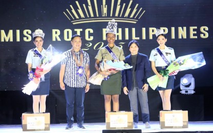 <p><strong>BICOLANA BEAUTY</strong>. Philippine Army cadet Angel Brahms Bernaldez of Albay (center) is crowned Miss ROTC Philippines at the Cuneta Astrodome in Pasay City on Saturday (Oct. 21, 2023). Also in photo are (from left) first runner-up Mikaela Ingaran of Angeles University Foundation, Senator Francis Tolentino, Pasay City Vice Mayor Ding Del Rosario and second runner-up Julianne Rose Reyes of Patts College of Aeronautics. <em>(PNA photo by Jean Malanum)</em></p>