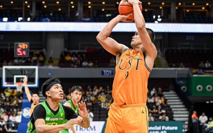 <p><strong>LEADING SCORER</strong>. University of Santo Tomas guard Nic Cabañero scores on a jumper against Far Eastern University in the University Athletic Association of the Philippines (UAAP) Season 86 men's basketball at Mall of Asia Arena in Pasay City on Sunday (Oct. 22, 2023). The Growling Tigers prevailed, 68-62, for its first win in seven starts.<em> (UAAP photo)</em></p>