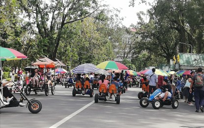 <p><strong>TOURISM BOOST</strong>. Tourists continue to arrive in Baguio City and enjoy the different attractions and activities like biking at Burnham Park. Andrew Pinero, spokesperson of the Hotel and Restaurant Association of Baguio, on Monday (Oct. 23, 2023) said tourists are expected to start arriving this weekend until the special holiday declaration on Nov. 2. <em>(PNA photo by Liza T. Agoot)</em></p>