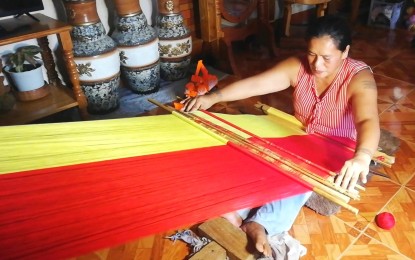 <p><strong>TRADITIONAL PRACTICE</strong>. Weaving like in this photo taken in Lubuagan, Kalinga in the first week of Oct 2023 is among the cultural practices of the people in the Cordillera Administrative Region, which is being preserved through the inclusion of lesson about this in schools in Lubuagan. The National Commission on Indigenous Peoples (NCIP) is helping preserve culture by making the youth who avail of the scholarship programs of the government participate in activities where they learn the culture and pass the same to others. <em>(PNA file photo by Liza T. Agoot)</em></p>