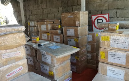 <p><strong>DELIVERY OF OFFICIAL BALLOTS</strong>. The Commission on Elections/Special Task Force Negros Oriental has allowed the early delivery of official ballots, ballot boxes, and other paraphernalia to more than 100 areas in Negros Oriental. These areas are either inaccessible or face potential security threats. <em>(PNA photo by Mary Judaline Flores Partlow)</em></p>