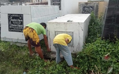 <p><strong>SAFE.</strong> People clean the tombs of their departed loved ones at the Sibalom Public Cemetery in Sibalom, Antique on Thursday (Oct. 26, 2023). Antique Provincial Police Office information officer John Mark Gonzaga said they would deploy personnel to secure 52 cemeteries in the province during “Undas.” (<em>PNA photo by Annabel Consuelo J. Petinglay</em>)</p>