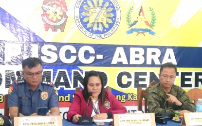 <p><strong>BRIEFING</strong>. Atty. Mae Richelle Belmes (center), Abra provincial election officer holds a press conference on Monday (Oct. 30, 2023) to brief the media about the incident in Lapat Balantay in the municipality of Tineg. She said voting at the precinct would be extended for less than five hours to cover the interrupted time that began from an incident that involved discharge of firearms near the polling center. <em>(PNA photo by Liza T. Agoot)</em></p>