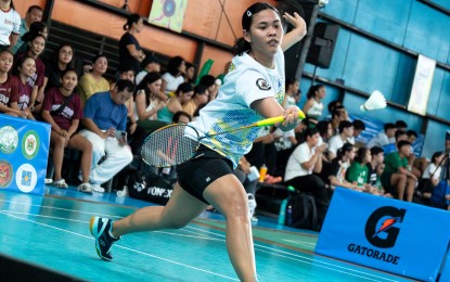 <p><strong>TOP PLAYER.</strong> National University’s Sarah Barredo returns a forehand in this match University of the Philippines in the University Athletic Association of the Philippines (UAAP) Season 86 badminton tournament at the Centro Atletico Badminton Center in Cubao, Quezon City on Oct. 29, 2023. UN defeated UP, 3-2, to join Ateneo on top of the ladder with 2-0 slate each.<em> (UAAP photo)</em></p>