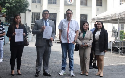 <p><strong>APPEAL.</strong> Romeo Jalosjos Jr. (center) and his legal team show reporters copies of his pleading filed before the Supreme Court on Friday (Nov. 3, 2023). Jalosjos is seeking a reversal of the tribunal’s August 8 decision annulling his proclamation as Zamboanga del Norte’s First District representative in the 2022 elections. <em>(PNA photo by Ben Pulta)</em></p>