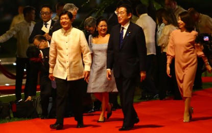 <p><strong>ARRIVAL HONORS.</strong> President Ferdinand R. Marcos Jr. (left) and First Lady Liza Araneta-Marcos (behind him) welcome Japanese Prime Minister Fumio Kishida and wife Yuko Kishida at the Kalayaan Grounds of Malacañang Palace in Manila on Friday (Nov. 3, 2023). Marcos expressed "heartfelt thanks" to the Japanese leader and his delegation for the "fruitful and meaningful visit," a manifestation of robust bilateral relations for 67 years now. <em>(PNA photo by Joan Bondoc)</em></p>