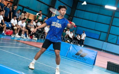 <p><strong>UNDEFEATED.</strong> National University’s Marc Joel Clarence Perez hits a return during their match against University of Santo Tomas in the University Athletic Association of the Philippines Season 86 men's badminton tournament at Centro Atletico Badminton Center in Quezon City on Saturday (Nov. 4, 2023). The Bulldogs won, 3-2, to reach the semifinal round and stretch their unbeaten streak to 59 matches.<em> (UAAP photo)</em></p>
<p> </p>
