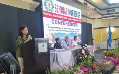 <p><strong>CHAMPIONING LOCAL AUTONOMY</strong>. File photo shows Batangas Governor Hermilando Mandanas (center, seated) as he graced a Seminar Workshop in Davao City in June to personally discuss the implementation of Mandanas ruling and its impact on the socio-economic developments of local government units. The governor on Monday (Nov. 6, 2023) said that LGUs need a “fair share” of tax revenues for an effective public service.<em> (Photo courtesy of Batangas PIO)</em></p>