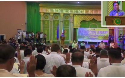 <p><strong>MORAL GOVERNANCE.</strong> Newly elected village officials of Cotabato City took their oath of office Monday (Nov. 6, 2023) before Bangsamoro Autonomous Region in Muslim Mindanao (BARMM) Chief Minister Ahod Ebrahim (inset), formalizing their assumption as new community leaders in the area. Ebrahim called on the village officials to promote moral governance in running the affairs of their communities. <em>(Photo courtesy of Cotabato CIO)</em></p>