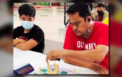 <p><strong>MIND GAME.</strong> Drigo "Ringo" Acero Teves (right) makes a move during the Manny Pacquiao Chess League Tuna Festival in General Santos City, South Cotabato last year. Teves is a member of the GM Rosendo Carreon Balinas Jr. Team which will compete in the 1st Gov. Henry Oaminal 8-in-1 Chess Festival on Nov. 10 to 12 in Misamis Occidental.<em> (Contributed photo)</em></p>