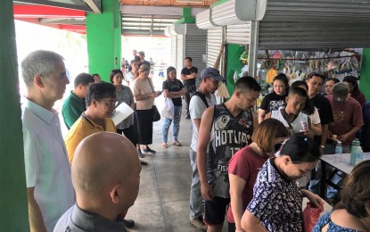 <p><strong>RICE AT P25 PER KILO</strong>. Residents of Bacolod City line up to buy rice at only PHP25 per kilogram at the “Bigasan ng Bayan” located at the Food Terminal Market on Tuesday (Nov. 7, 2023). The low-priced rice is offered by farmers belonging to the Federation of Irrigators Association of Central Negros-Bago River Irrigation System. (<em>Photo courtesy of PIO Negros Occidental</em>)</p>
