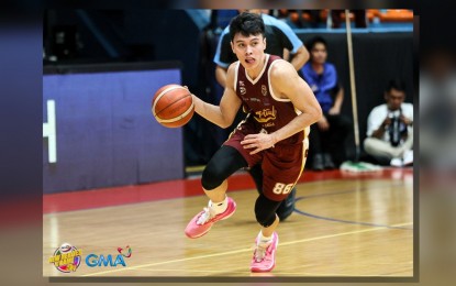 <p><strong>KEY PLAYER.</strong> Perpetual Help's Marcus Nitura is about to drive to the basket during their game against Arellano University in the National Collegiate Athletic Association Season 99 at Filoil EcoOil Centre in San Juan City on Tuesday (Nov. 7, 2023). The Altas won, 81-74, to remain in contention for a Final Four berth.<em> (NCAA photo)</em></p>