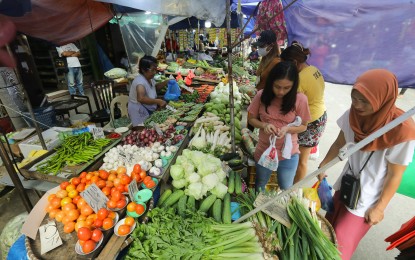 <p><strong>SLOWER INFLATION</strong>. The Bangko Sentral ng Pilipinas on Tuesday (Dec. 5, 2023) says it will keep policy settings "sufficiently tight" for now amidst the slowdown of inflation in November for the second consecutive month. This, after noting that risks to inflation outlook remain tilted on the upside due to higher transport rates, power rates and prices of oil in the world market, as well as the higher-than-expected minimum wage hike in areas outside the National Capital Region. <em>(PNA file photo)</em></p>