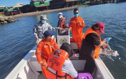 <p><strong>CHEMICAL SPILL.</strong> Philippine Coast Guard personnel inspect the area off the coast of Barangay San Miguel in Bauan, Batangas on Nov. 4, 2023 after a chemical spill that prompted the evacuation of 53 families. The Office of Civil Defense on Tuesday night (Nov. 7, 2023) said the chemical spill is under control and that the evacuated families have returned to their homes. <em>(Photo courtesy of the PCG)</em></p>