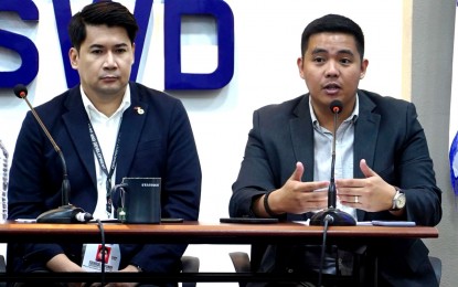 <p><strong>MEDIA WELFARE PROGRAM.</strong> Department of Social Welfare and Development Assistant Secretary for Strategic Communications Romel Lopez (right) enumerates the various assistance provided by the DSWD under its Media Welfare Program to the family of slain broadcaster Juan Jumalon during a media forum at the DSWD Central Office in Quezon City on Thursday (Nov. 9, 2023). With Lopez is DSWD Undersecretary Edu Punay who gave updates on the Food Stamp Program, Tara Basa! Tutoring Program, and the Oplan Pag-abot of the DSWD. <em>(PNA photo by Ben Briones)</em></p>