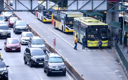 <p><strong>EXPANDED CAROUSEL ROUTE.</strong> Buses at the EDSA bus carousel in this undated photo. The government will “expand and extend” the EDSA bus carousel routes and prioritize the promotion of active modes of transportation to ease traffic congestion in Metro Manila, President Ferdinand R. Marcos Jr. said.<em> (File photo)</em></p>